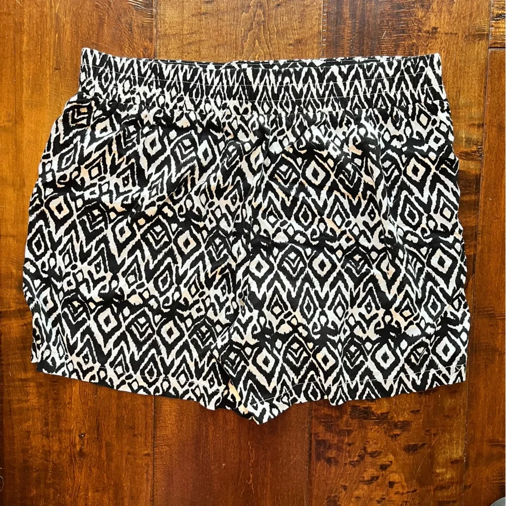 3 pairs Wildfox Flowy Shorts - Picture 7 of 9